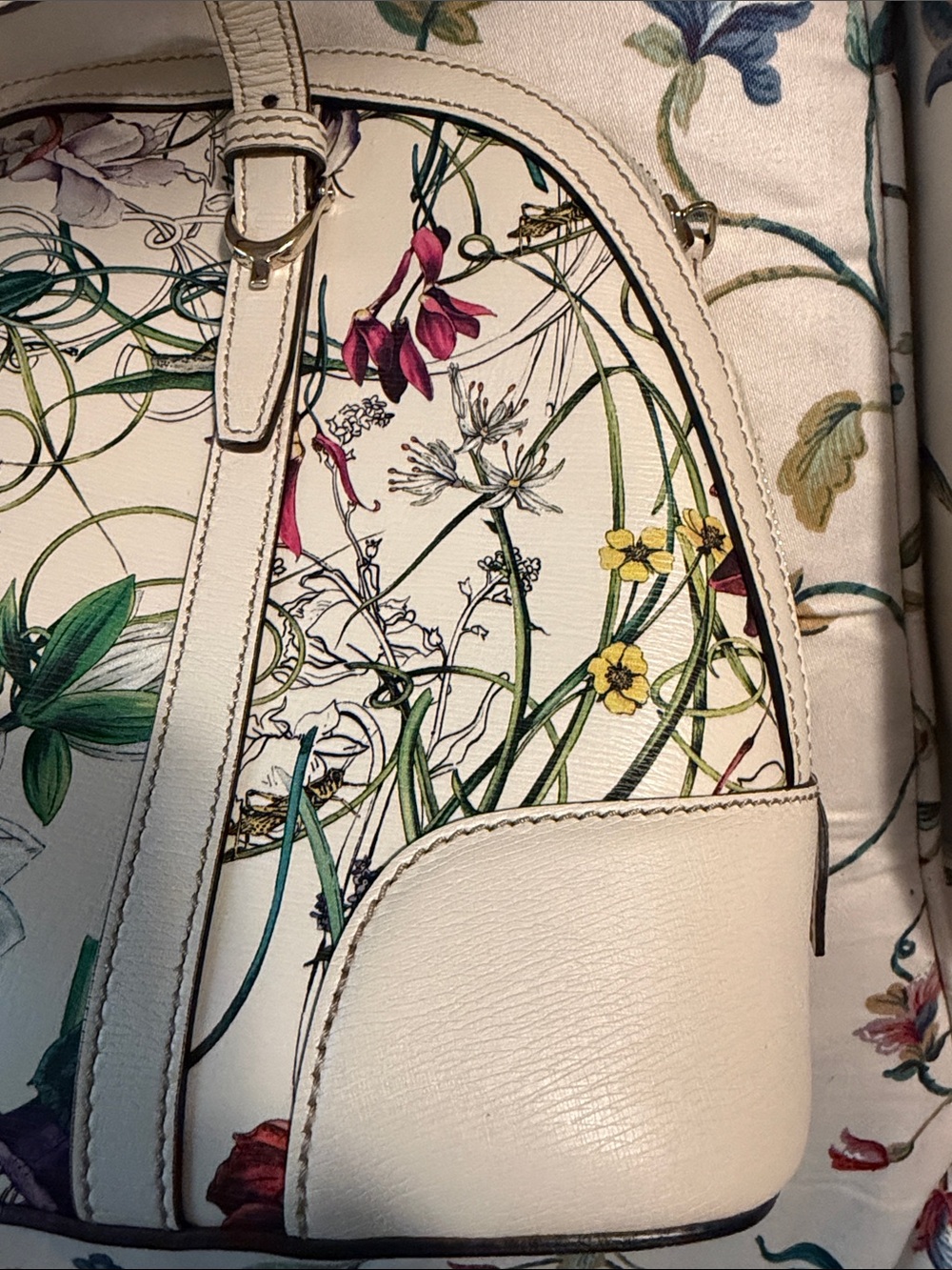Vintage Gucci Cream Floral Print Dome Satchel with Multicolor Blooms - Picture 8 of 13